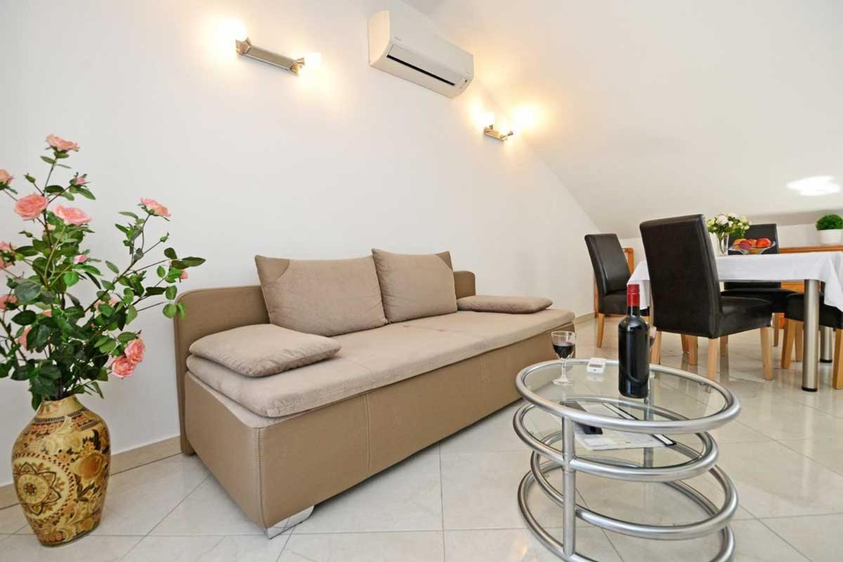 Apartments Jasmina Πόρετς Εξωτερικό φωτογραφία